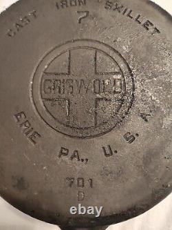 GRISWOLD Cast Iron SKILLET Frying Pan #7 LARGE SLANT LOGO 701D Made 1930-1939USA