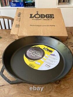 Lodge L17SK3 cast iron skillet/frying pan, 17/43.5cm diameter, new and unused